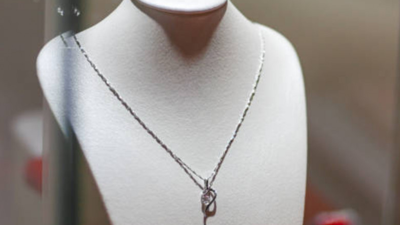 How to Identify High-Quality Sterling Silver Necklaces Before Buying