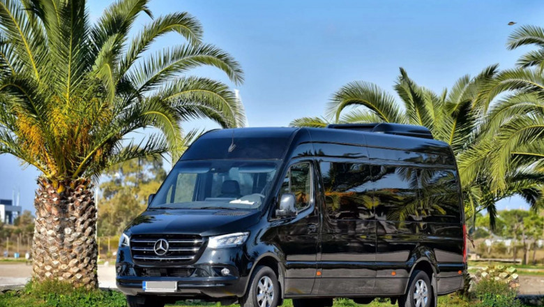 Top Benefits of Choosing Coach Hire in the UK for Groups